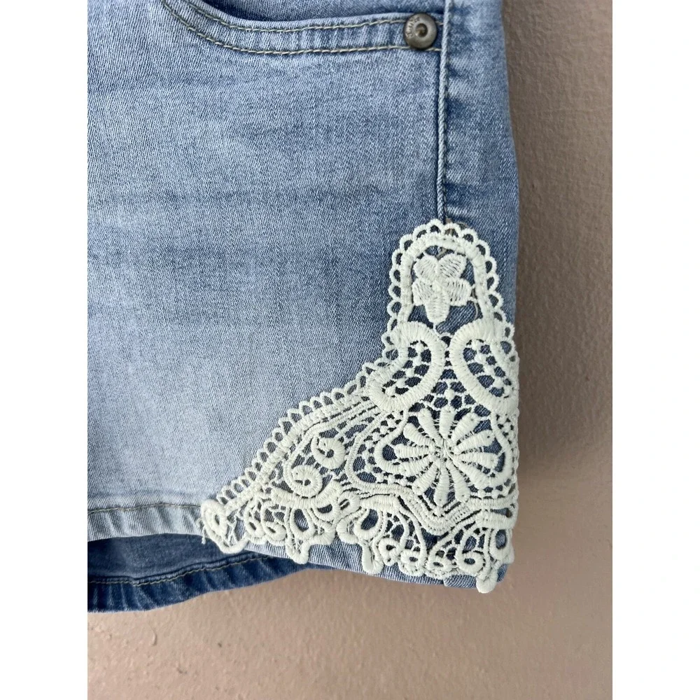 Justice Girls Light Wash Denim Crochet Lace Trim Shorts Size 14 Blue Stretch